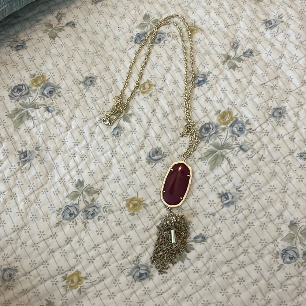 Like new. Maroon & gold Kendra Scott necklace.
